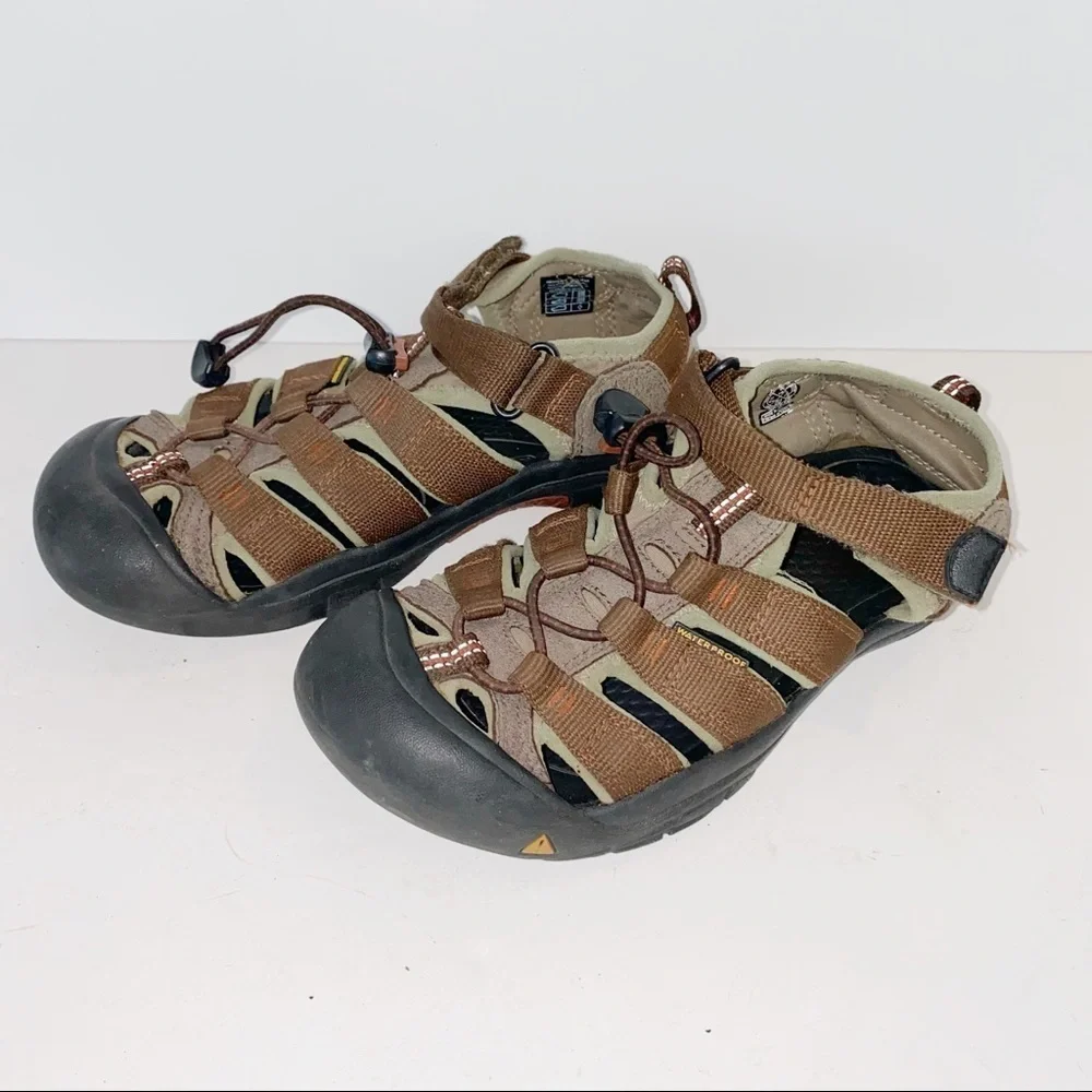KEEN Youth Size 4 NEWPORT H2 Water sandals Copper Brown Waterproof Gorpcore